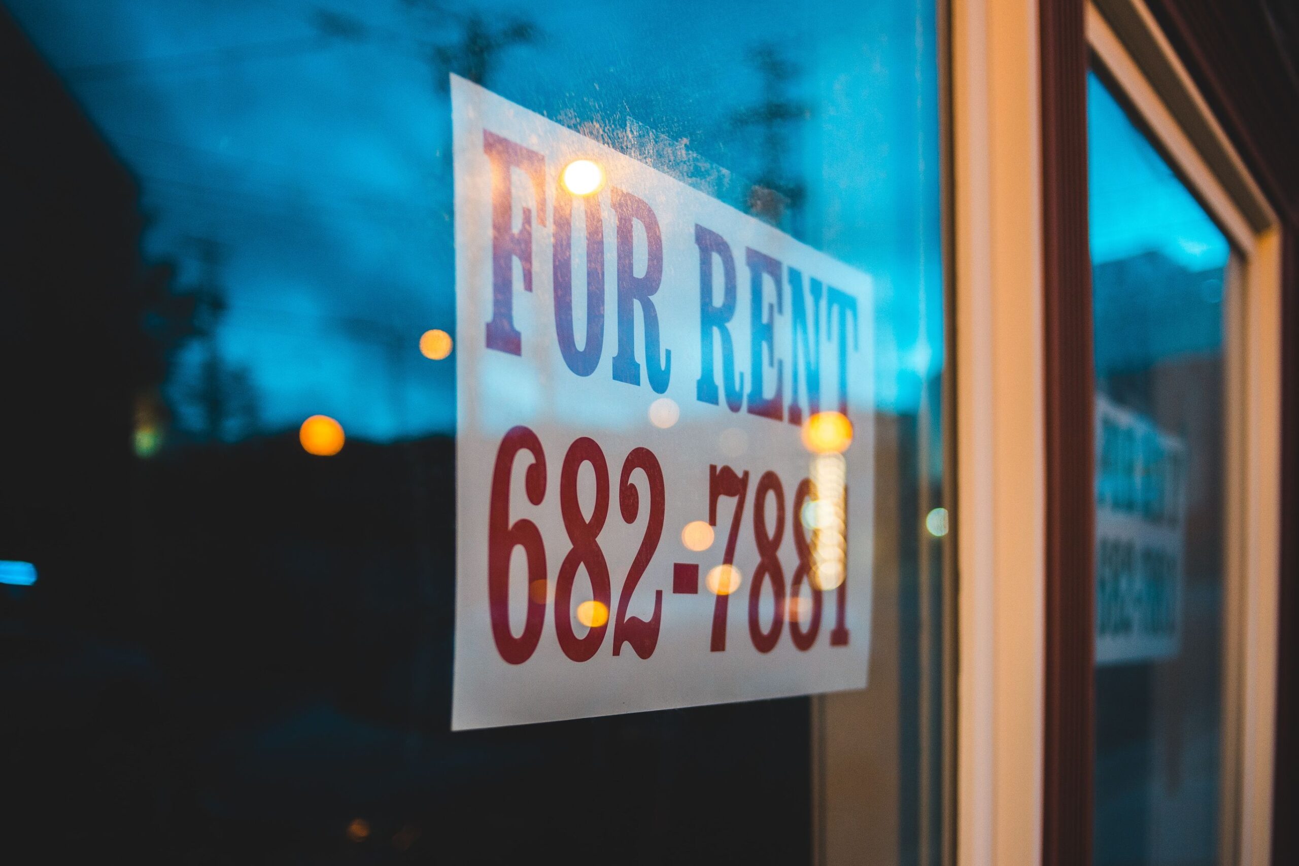 'For rent' sign in a window